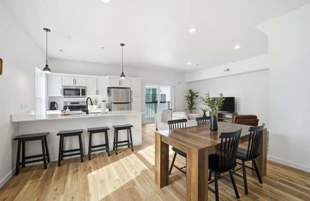 Twin Oaks Apartments West Gallery 3