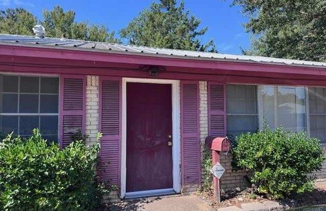 400-430 20th Street SE - 400 20th Street Southeast, Paris, TX 75460