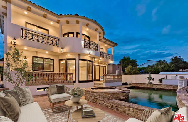 332 S Almont Dr Gallery 3