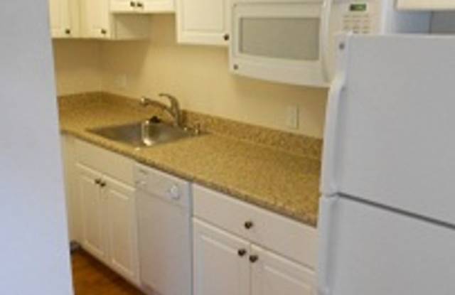 2Br/1Bth apartment available NOW! Great Location! photos photos