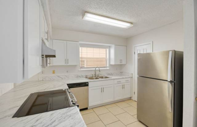3 BR/2 BA duplex is located off Mahan in Chateau Lafayette. Gallery 4