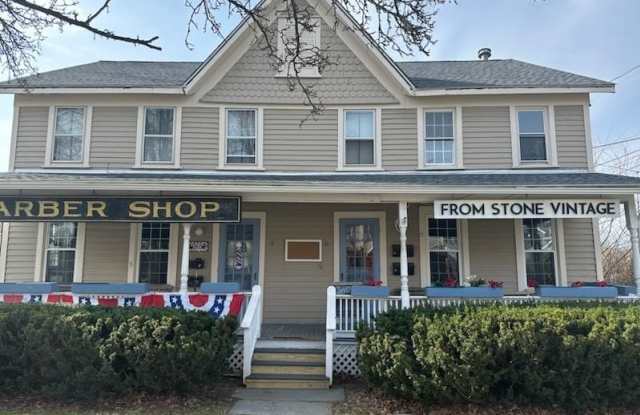 17 West unit: 2 photos photos