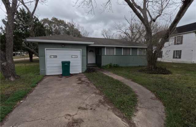 218 N 4th photos photos