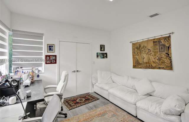 3784 Sheridan Ave Gallery 3