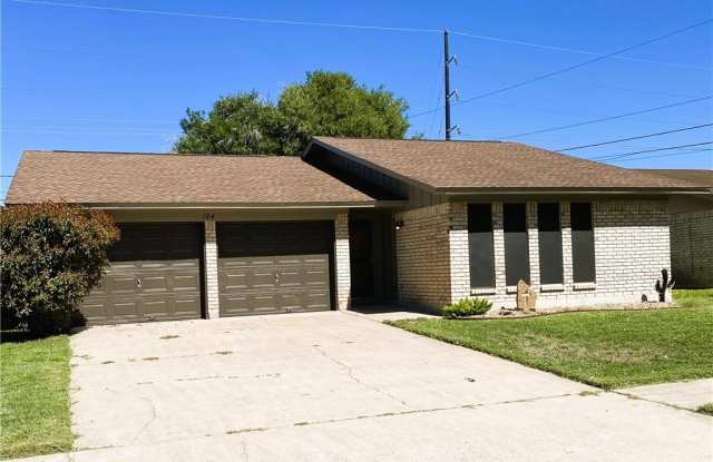104 Willowick Drive - 104 Willowick Drive, Victoria, TX 77901