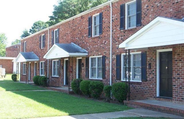 Colonial Arms Apartments - 1619 Crest Road, Raleigh, NC 27606