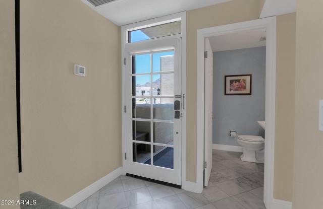 3033 E Rose Lane Gallery 3