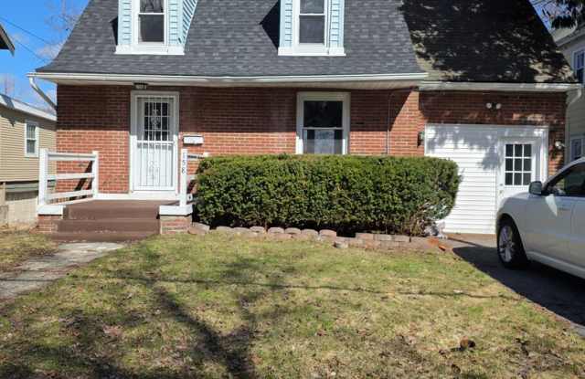 4 Bedroom 3 Bathroom House in Syracuse photos photos