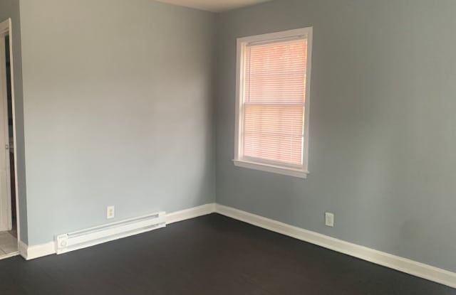 1/2 Off One Months Rent Special!!! Cozy Two Bedroom Duplex in Lincoln Heights! photos photos