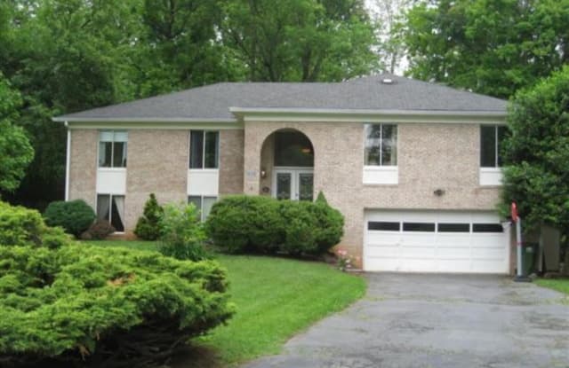 7012 DUNCRAIG COURT - 7012 Duncraig Court, McLean, VA 22101