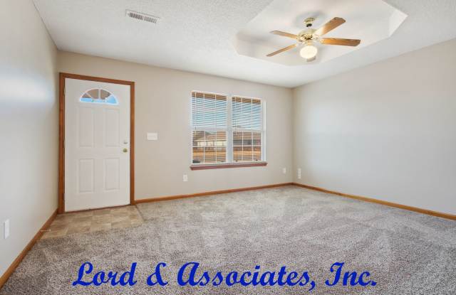2 Bedrooms, 1.5 Baths-Grain Valley Gallery 3