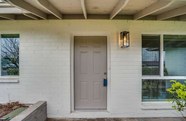 9009 N 18TH Drive Gallery 4