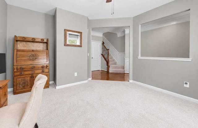 22631 HAWKBILL Square Gallery 3