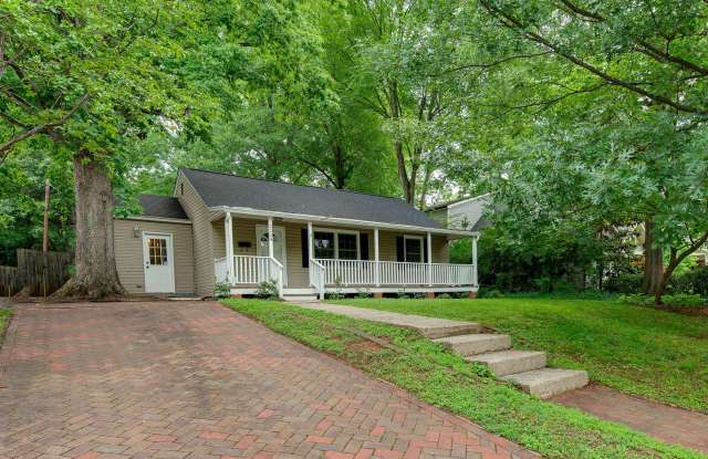 Charming Chantilly cottage for rent! photos photos Charming Chantilly cottage for rent! photos photos