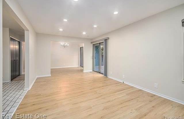 3092 LINDENWOOD Drive Gallery 3