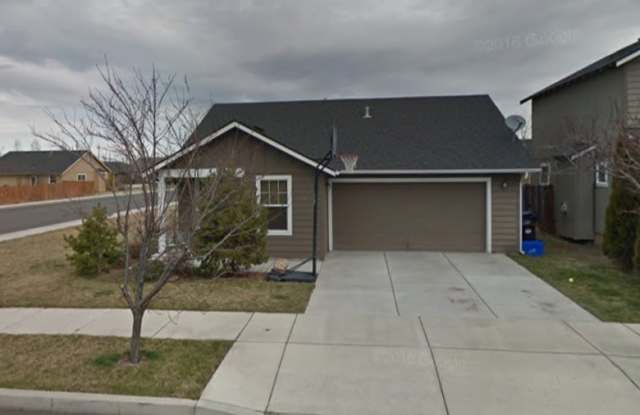 SW Redmond 3 Bdrm House, 2 Bath, Gas Heat & A/C, Patio & Fenced Yard, Dbl Garage photos photos