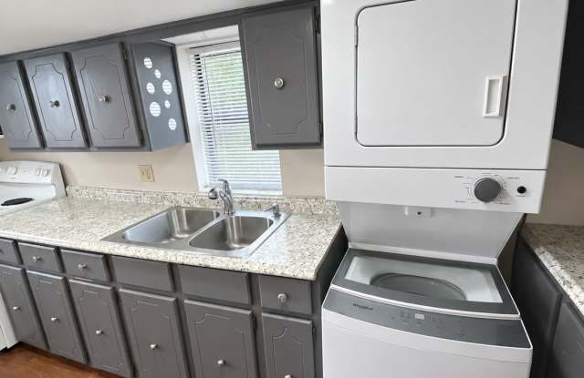 422 Elm Avenue - Parent#1/2 Gallery 3