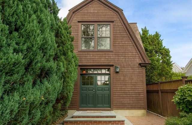 14 Chestnut Street - 14 Chestnut Street, Newport, RI 02840