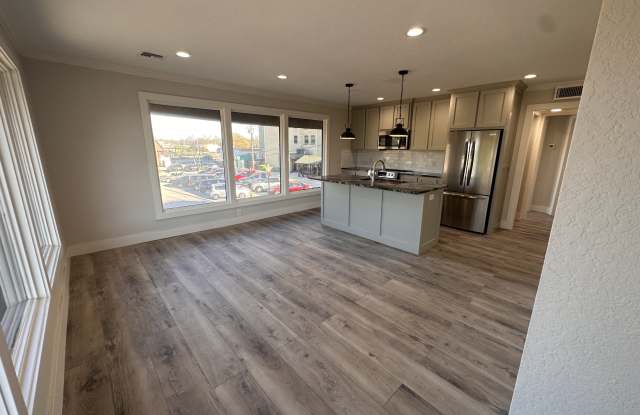 414 East Elm Street - 201 Gallery 2