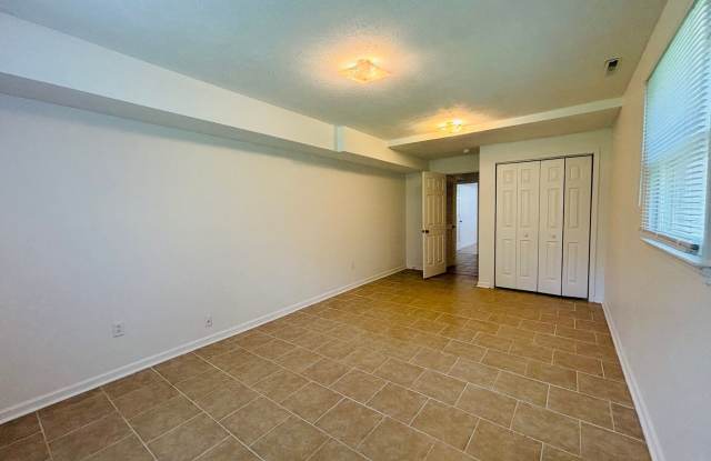 5 Bedroom, 3 Bath House with a 2-car garage Gallery 3