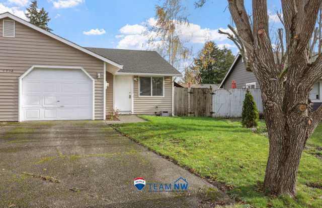 Move in Ready! Rambler duplex, 2 bed, 1 bath. North Thurston School District. - 4938 Wilshire Court Southeast, Lacey, WA 98503