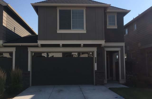 Modern and Spacious Townhome, NE Bend photos photos