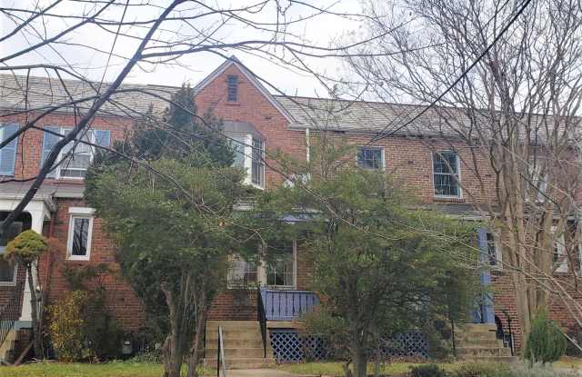 3829 Calvert Street NW Gallery 2