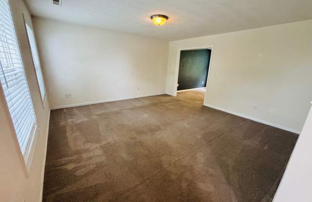 4 Bedroom 2.5 Half Bath House with 2 Car Garage Gallery 3