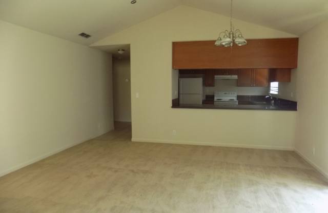 Charming 2-Bedroom, 2-Bath Triplex for Rent – Prime Tracy Location! Gallery 4