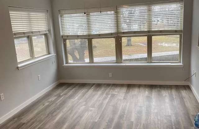 3BD / 2.5BA Completely Remodeled Townhome W/ Garage, Minutes From UofA Campus Gallery 4