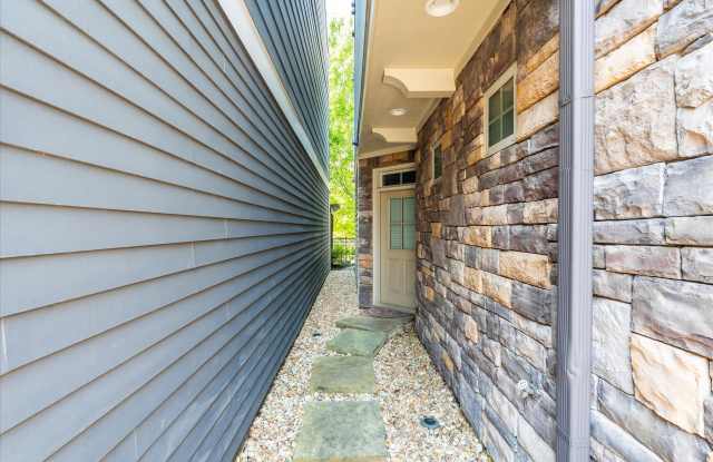 1024 Moorewood Ln SE Gallery 3