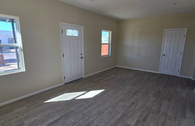 Cozy 2 bed 1 bath in Trona - Housing Choice Voucher Welcome Gallery 3