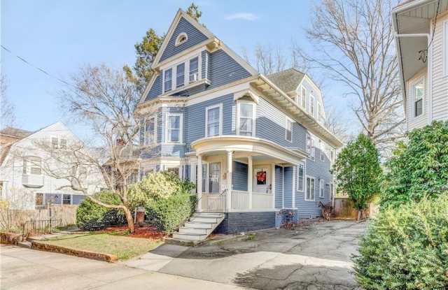 21 Elton Street unit: 3 photos photos