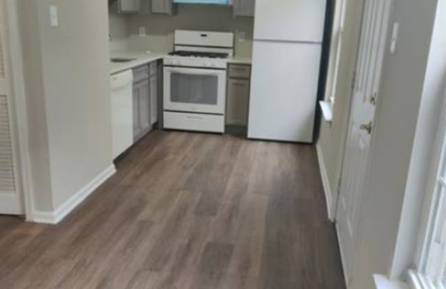 2018 Titan St. 3 bedrooms 1 bathroom Home Gallery 3