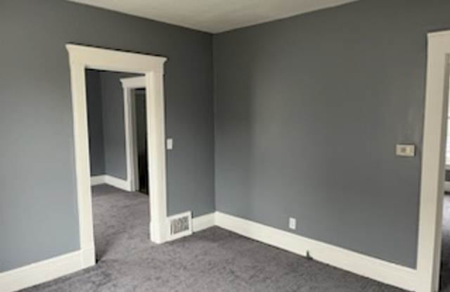 1549 Oak Street - 1549 Oak Street, Toledo, OH 43605 1549 Oak Street - 1549 Oak Street, Toledo, OH 43605