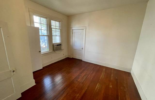 **RENT SPECIAL** 3 Bed 2 Bath House for Rent in Belhaven! Gallery 3