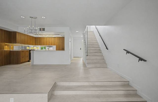 AVAILABLE NOW!! 2 Bedroom 3 Bathroom condo in Palm Springs! photos photos
