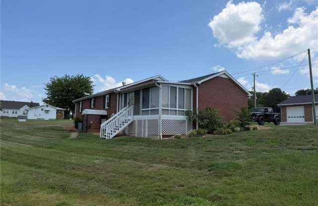 2421 Smithtown Road Gallery 4