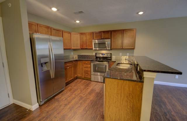 Gorgeous 3 Bedroom Townhome Gallery 2