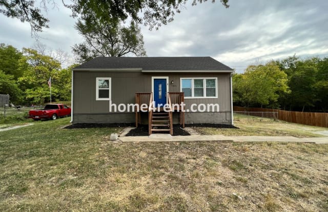 7801 Smalley Ave - 7801 Smalley Avenue, Kansas City, MO 64138