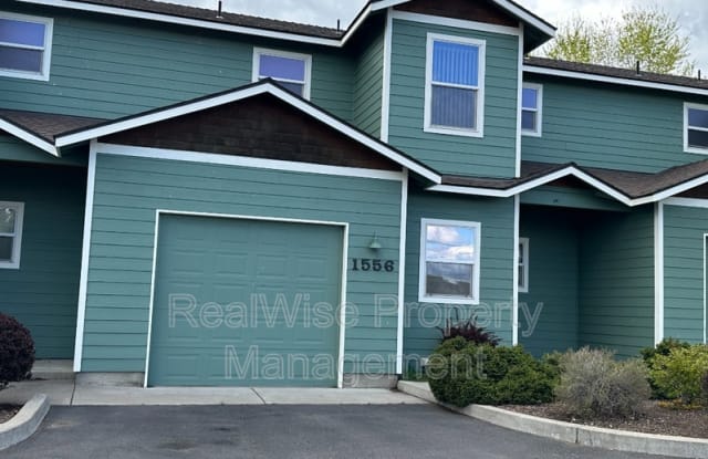 1556 SW Reindeer Ave - 1556 Southwest Reindeer Avenue, Redmond, OR 97756