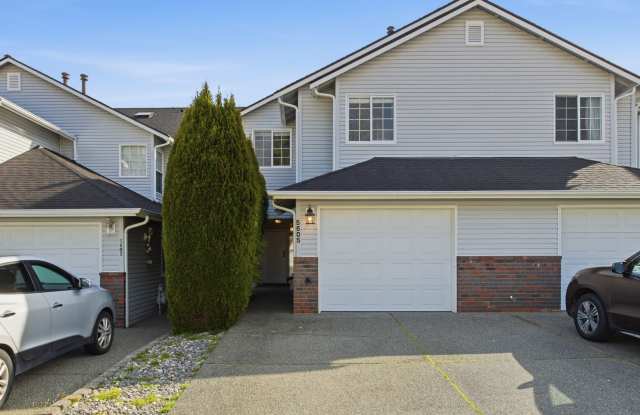 SILVER FIRS 3 BED 2.5 BATH TOWNHOUSE AVAILABLE NOW photos photos