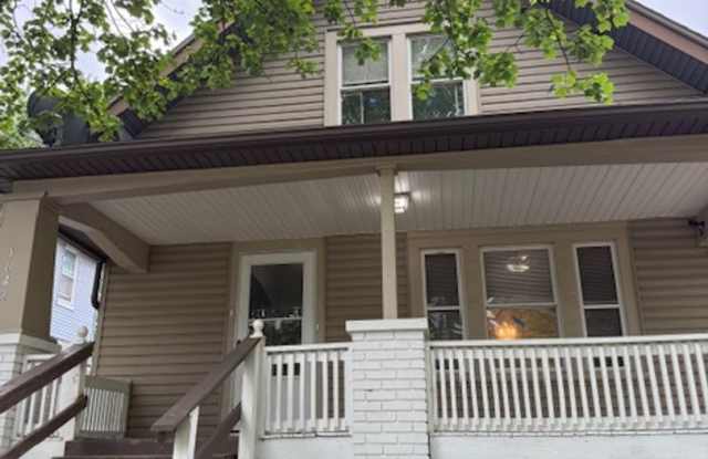 Large 3 Bedroom home with 2 car garage photos photos