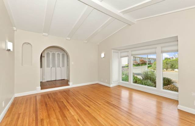 3 Bedroom Home Available In Richmond View! Gallery 4