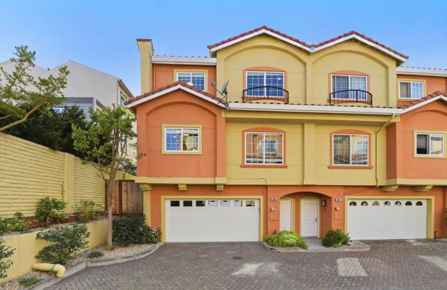 Beautiful 3 bed 2.5 bath Townhouse with A/C in Santa Clara. Must see! Gallery 1