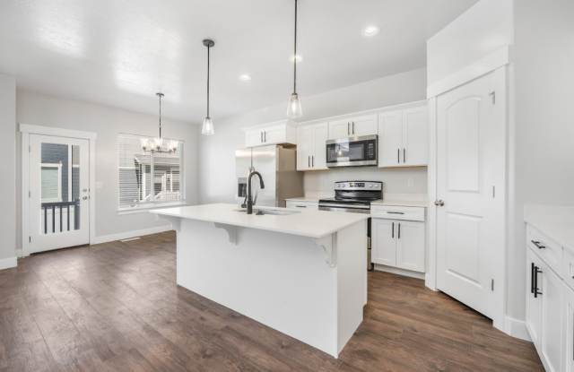 Pet-Friendly 3-Bedroom Rental Near Thanksgiving Point photos photos