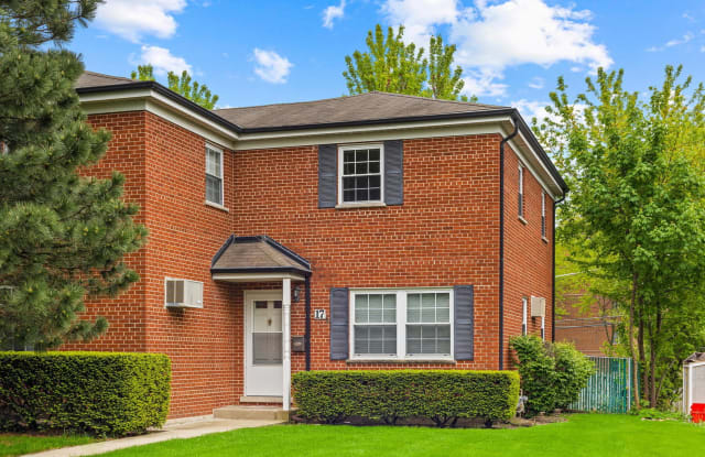 17 E Thorndale Avenue - 17 East Thorndale Avenue, Roselle, IL 60172