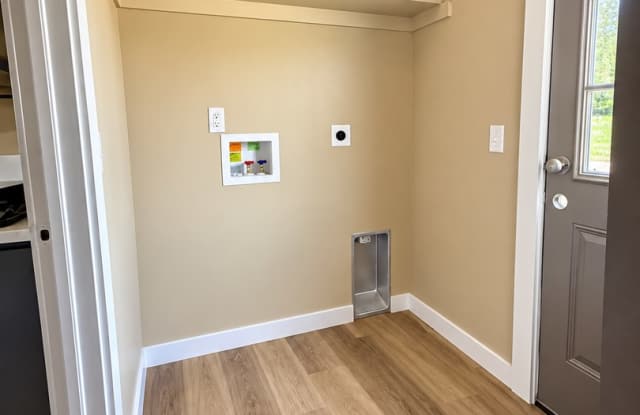 Affordable 2BR/2BA Cottage Near Shopping Centers & Restaurants Gallery 4