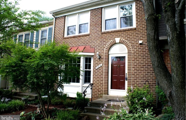 5516 LAKEWHITE COURT - 5516 Lakewhite Court, Kings Park West, VA 22032
