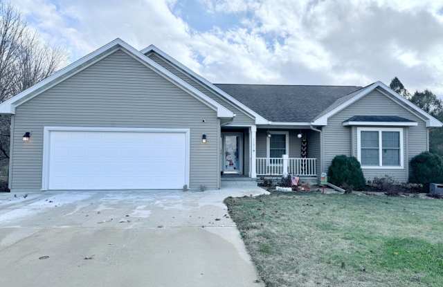 5 Bed 3 Bath House in Waverly, IA photos photos